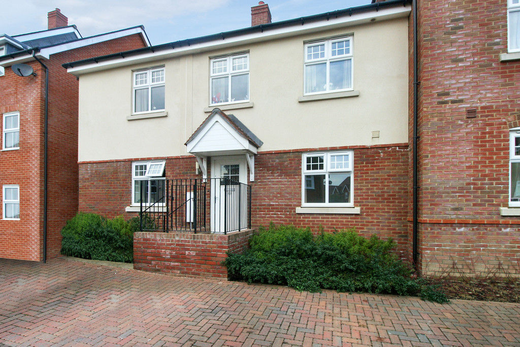 2 bed Apartment for rent in Horsham. From Martin & Co - Horsham