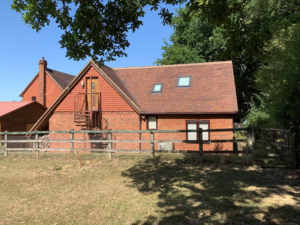 1 bed Studio for rent in Marches Road. From Martin & Co - Horsham
