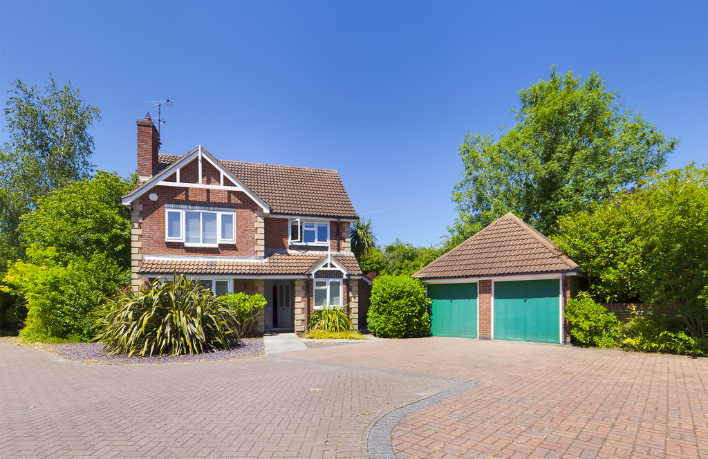 4 bed Detached for rent in Horsham. From Martin & Co - Horsham