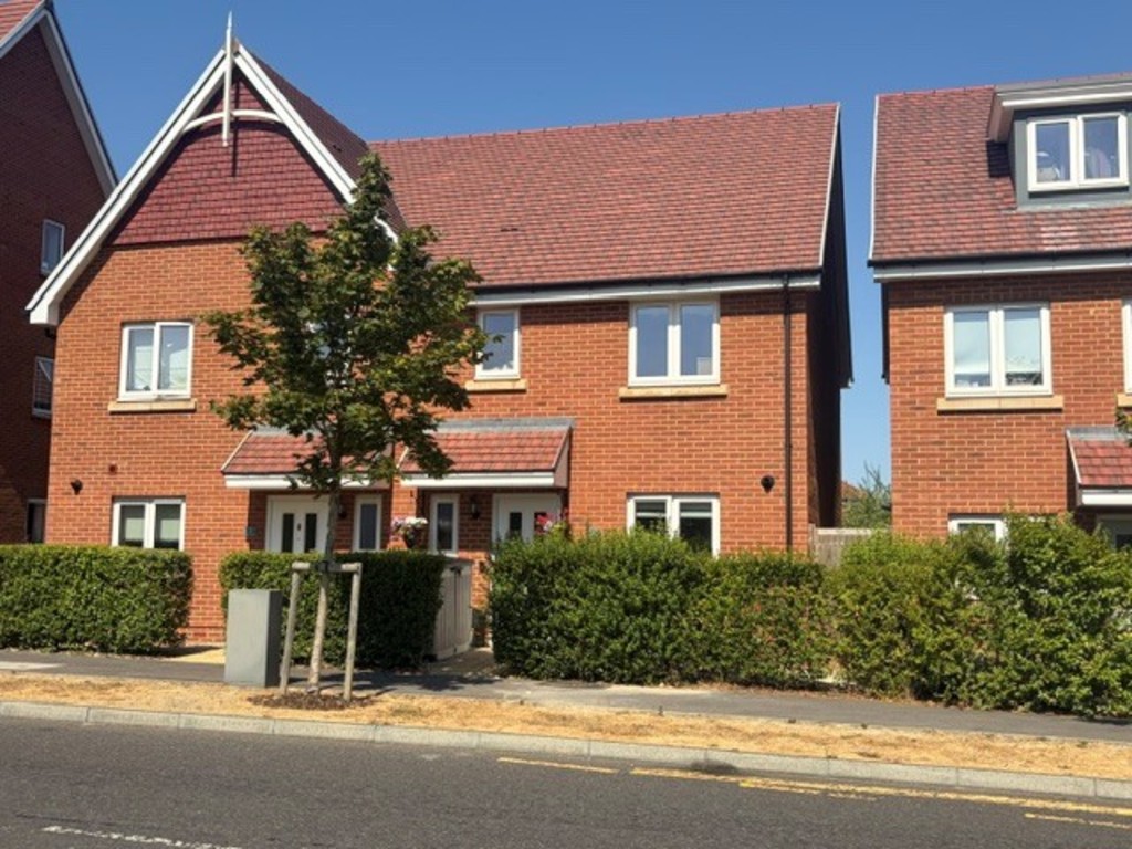3 bed Semi Detached for rent in Horsham. From Martin & Co - Horsham 3 bed Semi Detached for rent in Horsham. From Martin & Co - Horsham