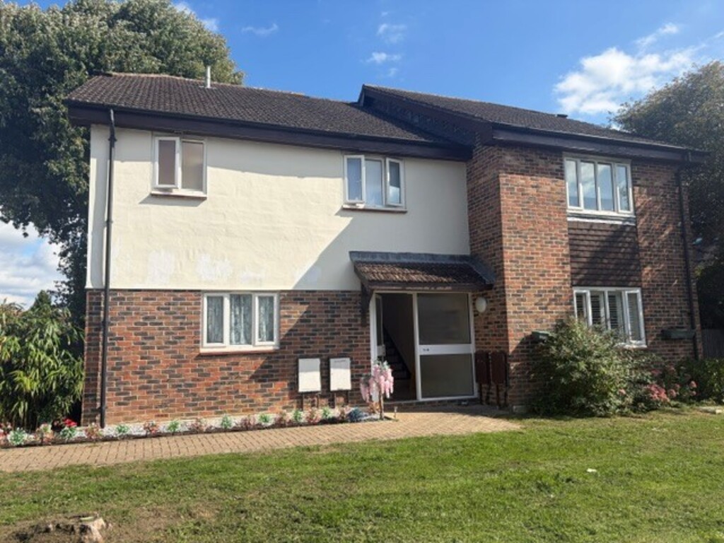 2 bed 1st Floor Flat for rent in Horsham. From Martin & Co - Horsham