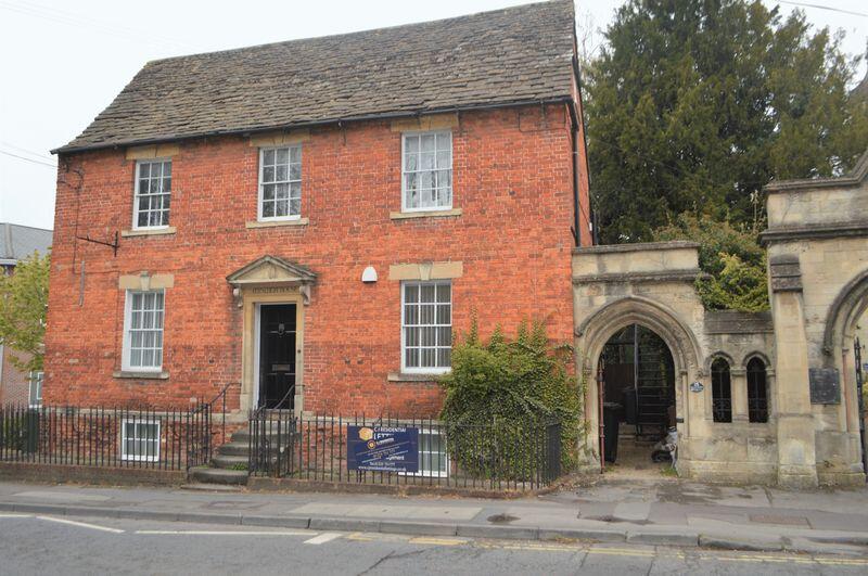 3 bed 1st Floor Flat for rent in Trowbridge. From C J Residential - Trowbridge