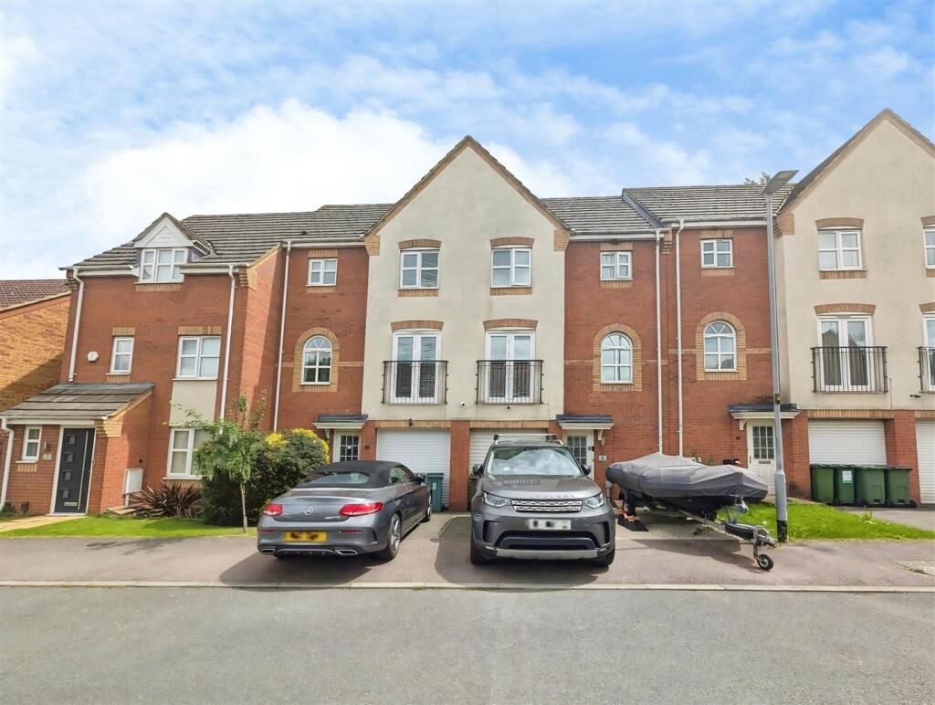 3 bed Detached for rent in Leicester. From Carlton Estates - Narborough