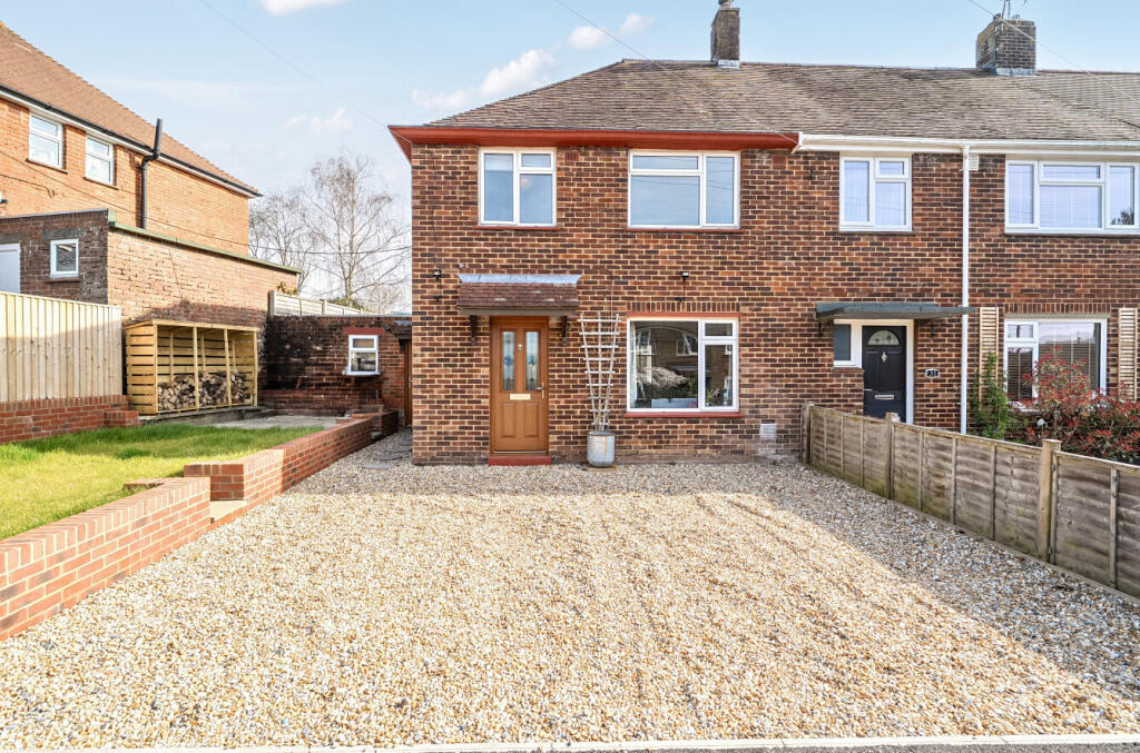 3 bed End of Terrace for rent in New Alresford. From Charters - Alresford