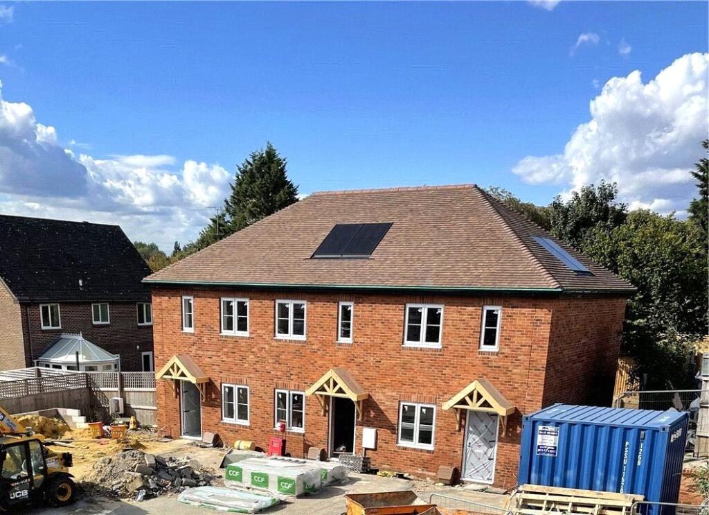 2 bed End of Terrace for rent in New Alresford. From Charters - Alresford