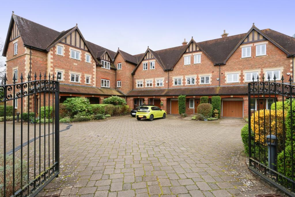 2 bed Apartment for rent in Weybridge. From Martin & Wheatley