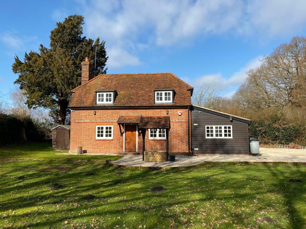 2 bed Detached House for rent in Hatchford. From Martin & Wheatley