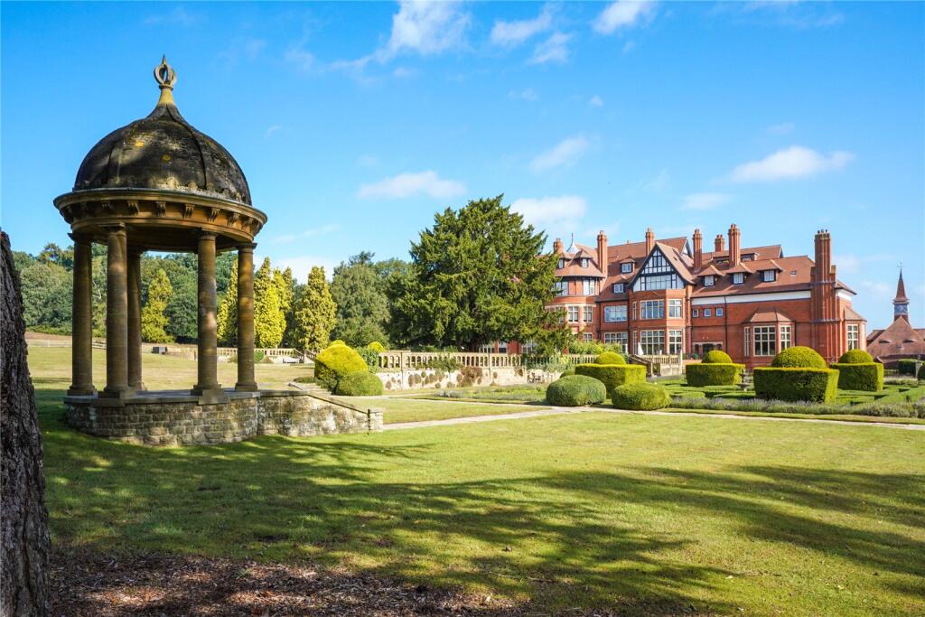 2 bed Apartment for rent in Hatchford. From Martin and Wheatley - Weybridge Lettings