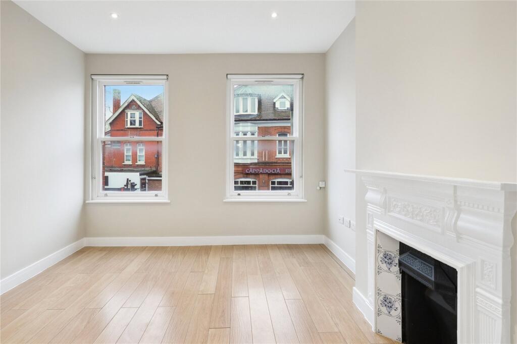 1 bed Apartment for rent in Walton-on-Thames. From Martin and Wheatley - Weybridge Lettings