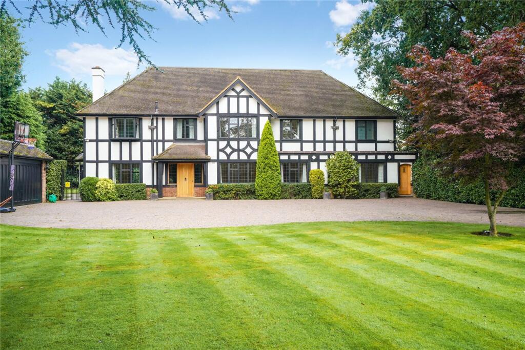 6 bed Detached for rent in Walton-on-Thames. From Martin and Wheatley - Weybridge Lettings