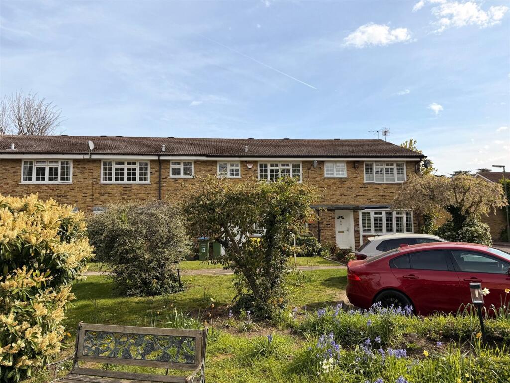 3 bed Mid Terraced House for rent in Weybridge. From Martin and Wheatley - Weybridge Lettings