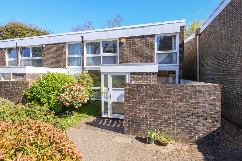 4 bed Mid Terraced House for rent in Weybridge. From Martin and Wheatley - Weybridge Lettings 4 bed Mid Terraced House for rent in Weybridge. From Martin and Wheatley - Weybridge Lettings