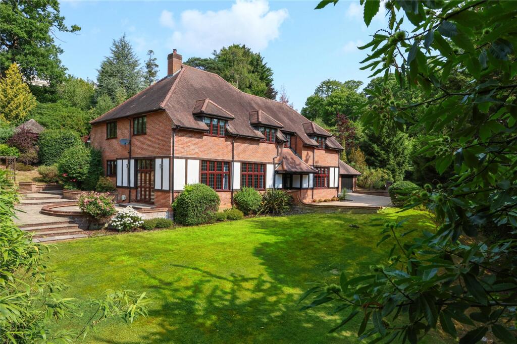 5 bed Detached for rent in Weybridge. From Martin and Wheatley - Weybridge Lettings