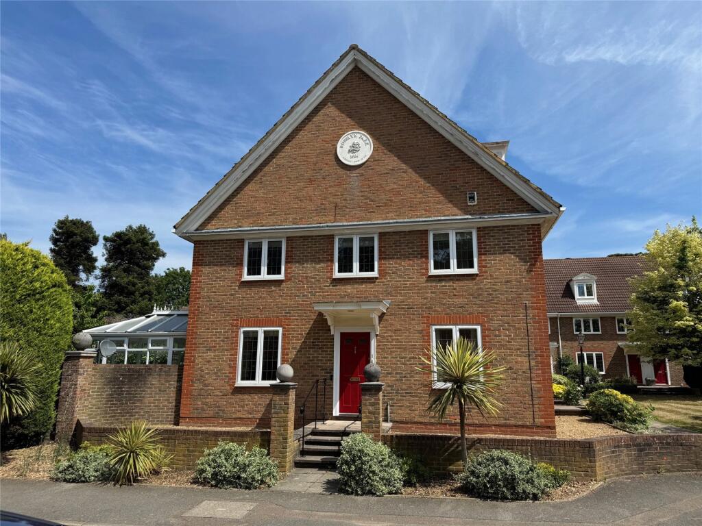 4 bed End of Terrace for rent in Weybridge. From Martin and Wheatley - Weybridge Lettings