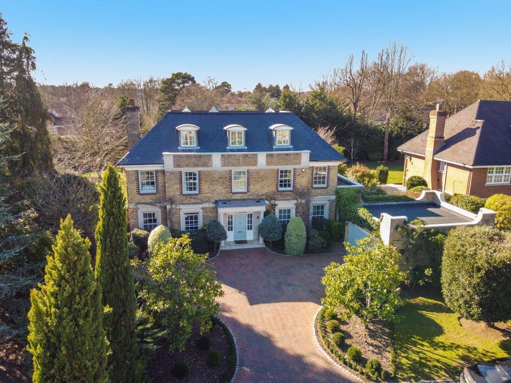 6 bed Detached for rent in Burwood Park. From Martin and Wheatley - Weybridge Lettings