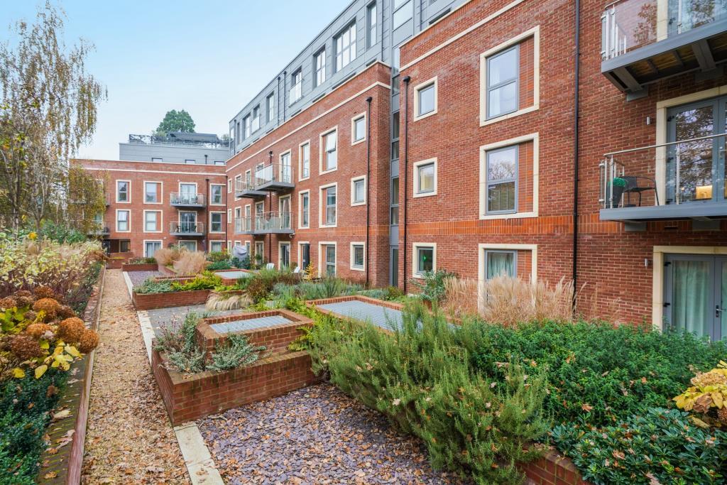 2 bed Apartment for rent in Weybridge. From Martin and Wheatley - Weybridge Lettings