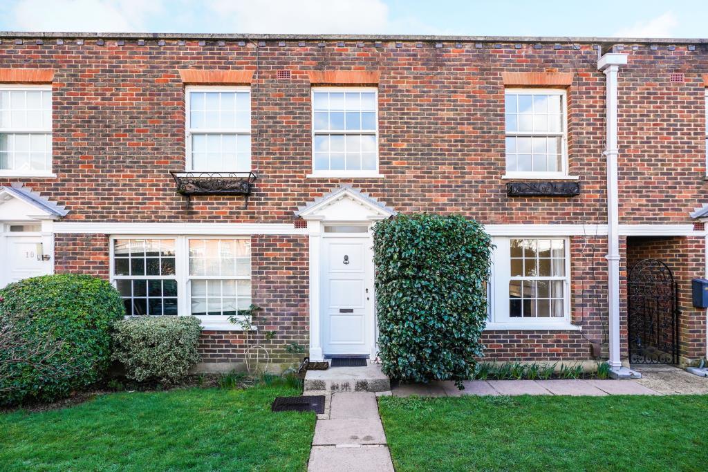 3 bed End of Terrace for rent in Weybridge. From Martin and Wheatley - Weybridge Lettings