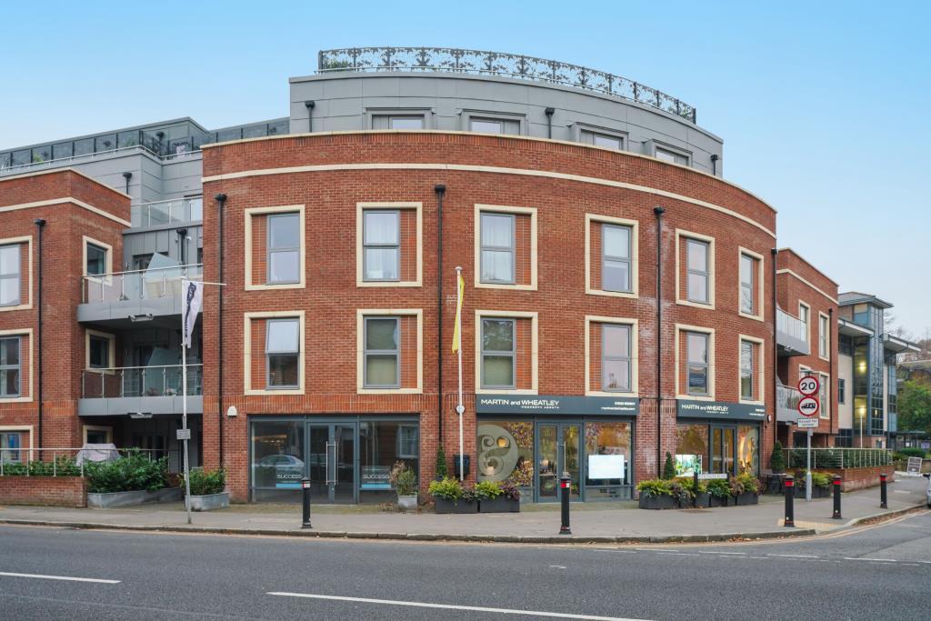 2 bed Apartment for rent in Weybridge. From Martin and Wheatley - Weybridge Lettings