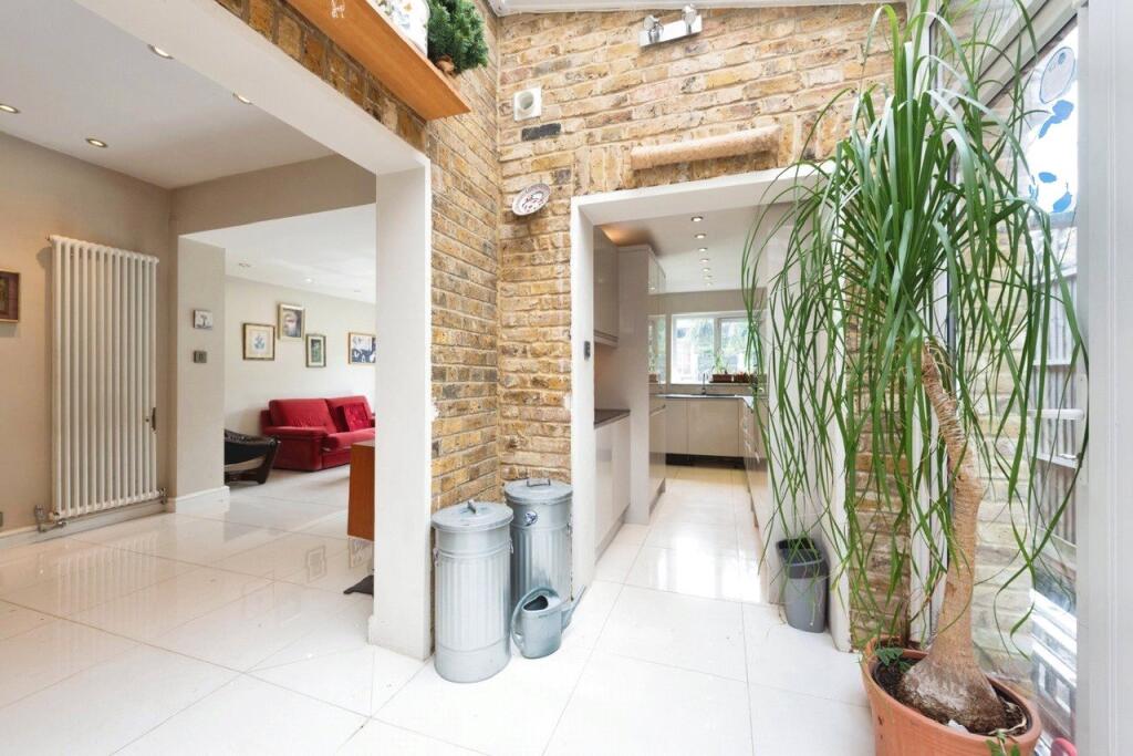 4 bed Semi Detached for rent in Chertsey. From Martin and Wheatley - Weybridge Lettings