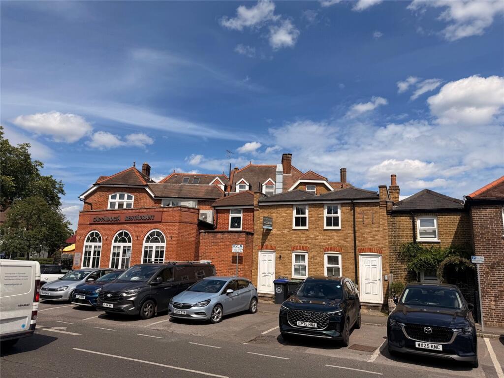 1 bed Apartment for rent in Walton-on-Thames. From Martin and Wheatley - Weybridge Lettings