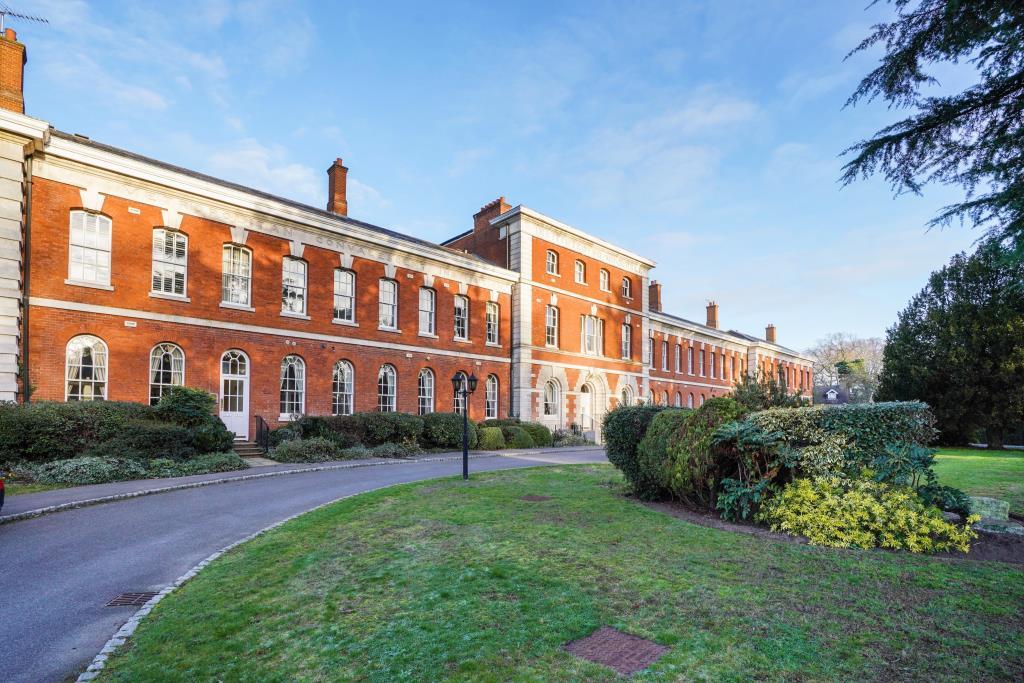 1 bed Apartment for rent in Burwood Park. From Martin and Wheatley - Weybridge Lettings