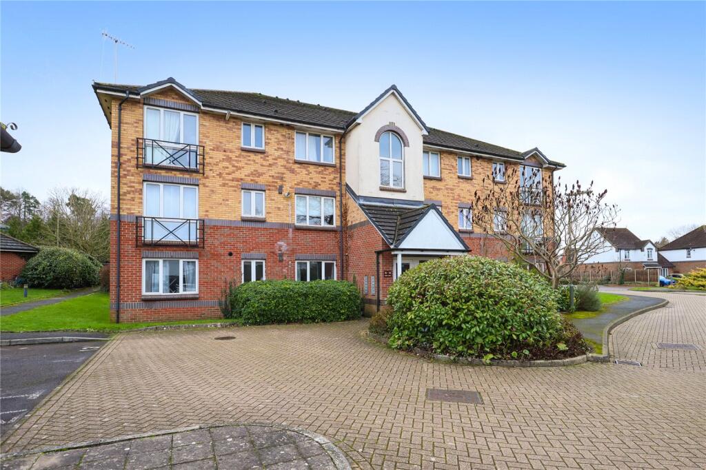 1 bed Apartment for rent in Weybridge. From Martin and Wheatley - Weybridge Lettings