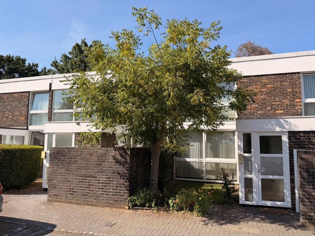 3 bed Mid Terraced House for rent in Weybridge. From Martin and Wheatley - Weybridge Lettings