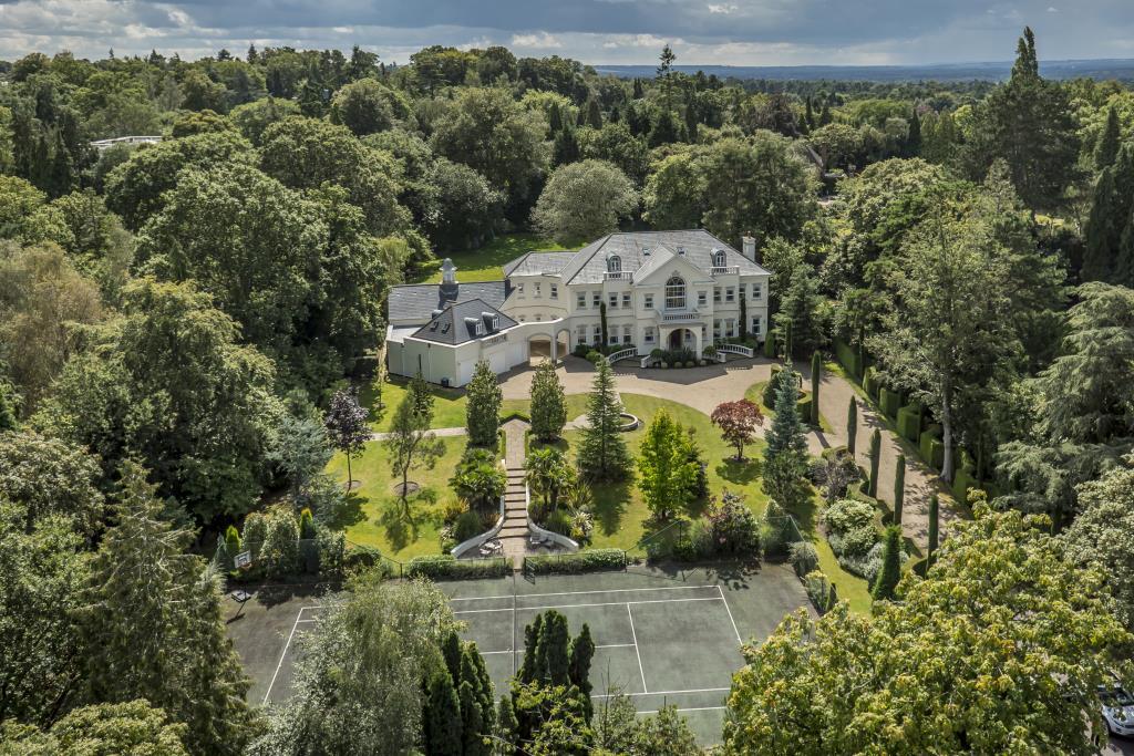 7 bed Detached for rent in Weybridge. From Martin and Wheatley - Weybridge Lettings