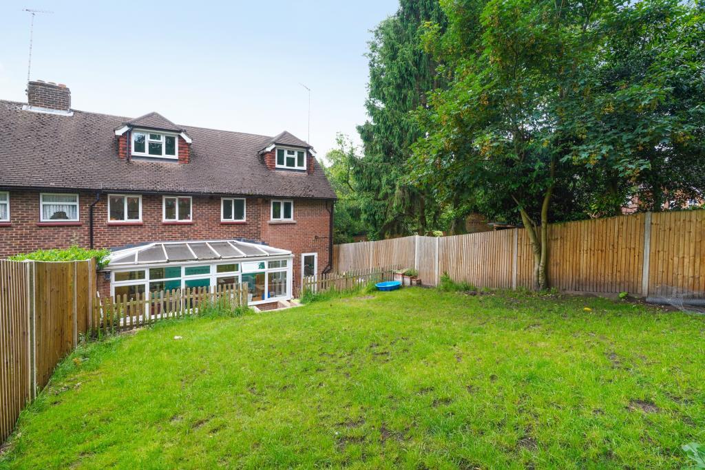 1 bed End of Terrace for rent in Weybridge. From Martin and Wheatley - Weybridge Lettings