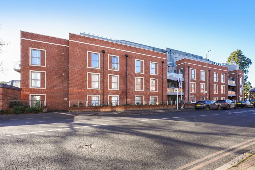 2 bed Apartment for rent in Weybridge. From Martin and Wheatley - Weybridge Lettings