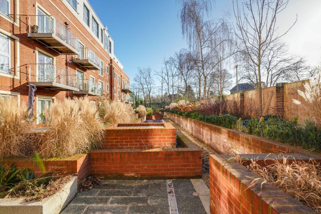 2 bed Apartment for rent in Weybridge. From Martin and Wheatley - Weybridge Lettings