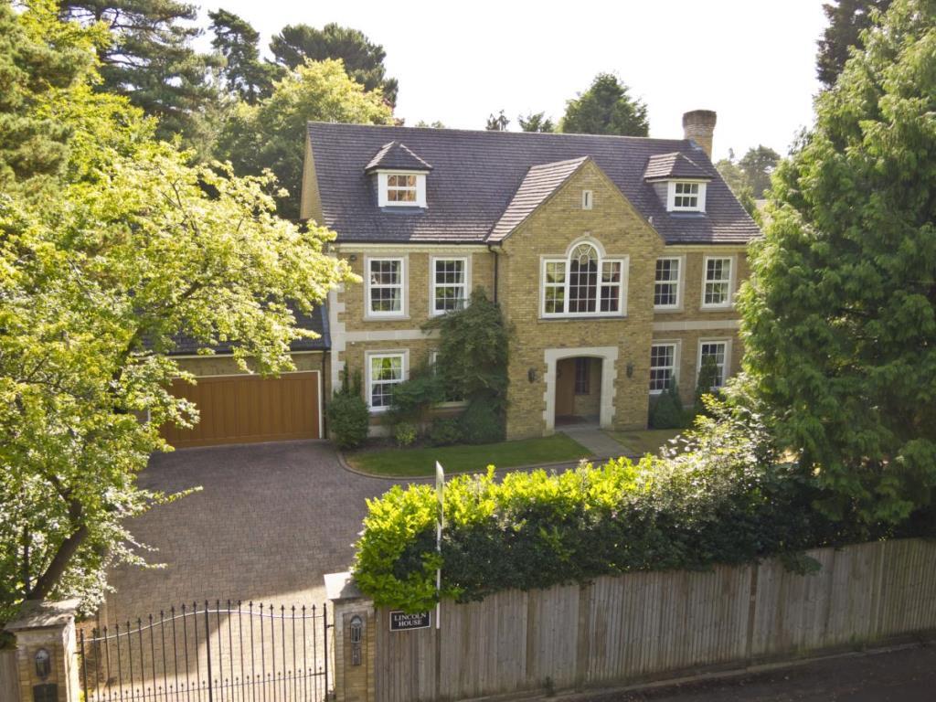 6 bed Detached for rent in Weybridge. From Martin and Wheatley - Weybridge Lettings 6 bed Detached for rent in Weybridge. From Martin and Wheatley - Weybridge Lettings