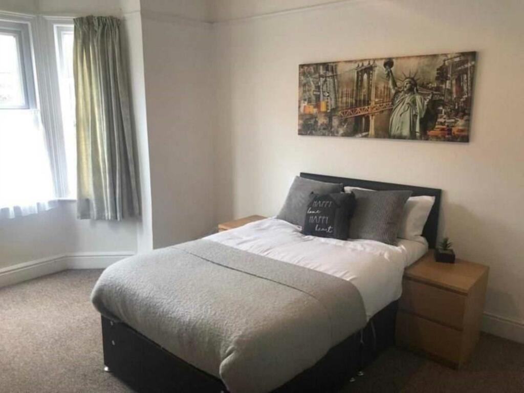 0 bed Room for rent in Reading. From Martyn Russell