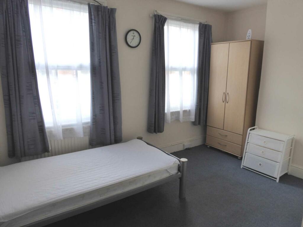 0 bed Studio for rent in Shinfield. From Martyn Russell