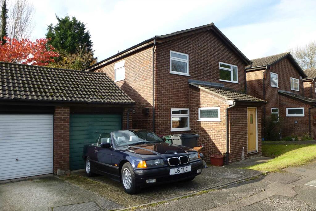 4 bed Detached House for rent in Reading. From Martyn Russell
