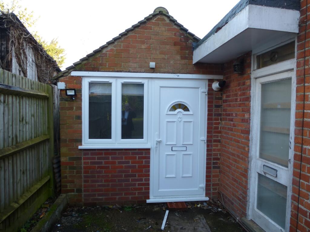 0 bed Studio for rent in Shinfield. From Martyn Russell Property Services - Reading