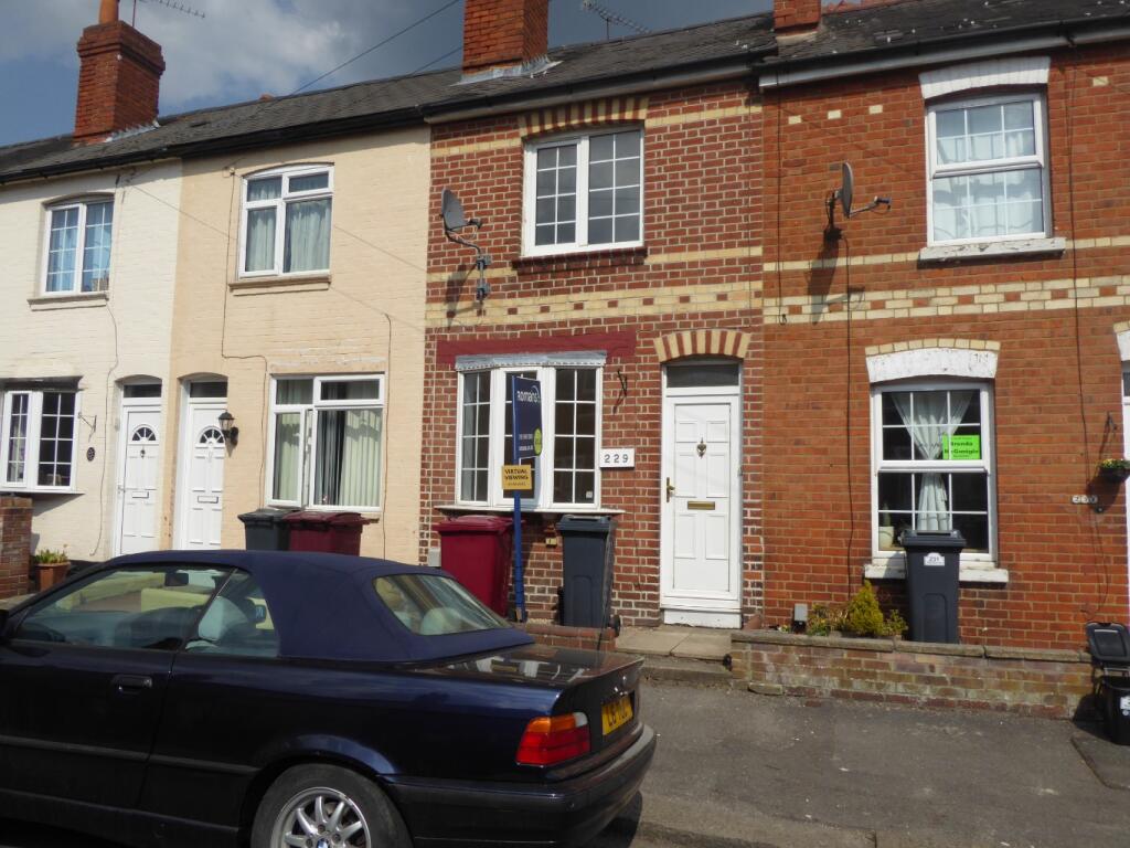 2 bed Mid Terraced House for rent in Woodley. From Martyn Russell Property Services - Reading