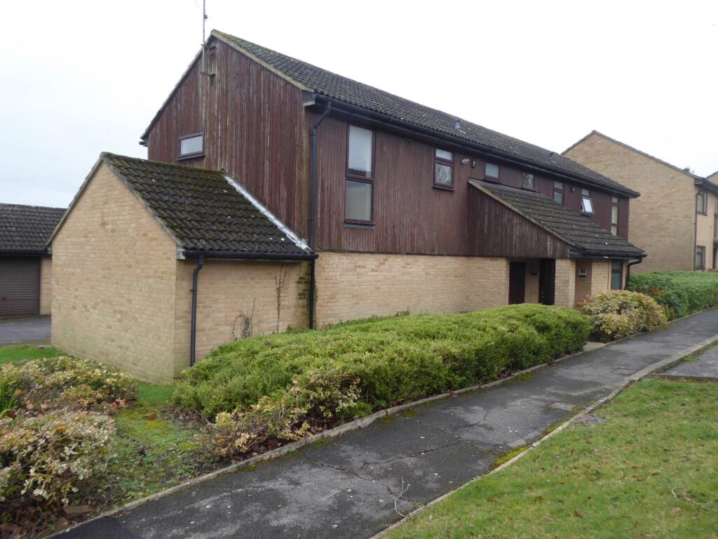 2 bed 1st Floor Flat for rent in Sindlesham. From Martyn Russell Property Services - Reading