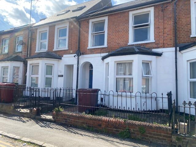 1 bed Mid Terraced House for rent in Reading. From Martyn Russell Property Services - Reading