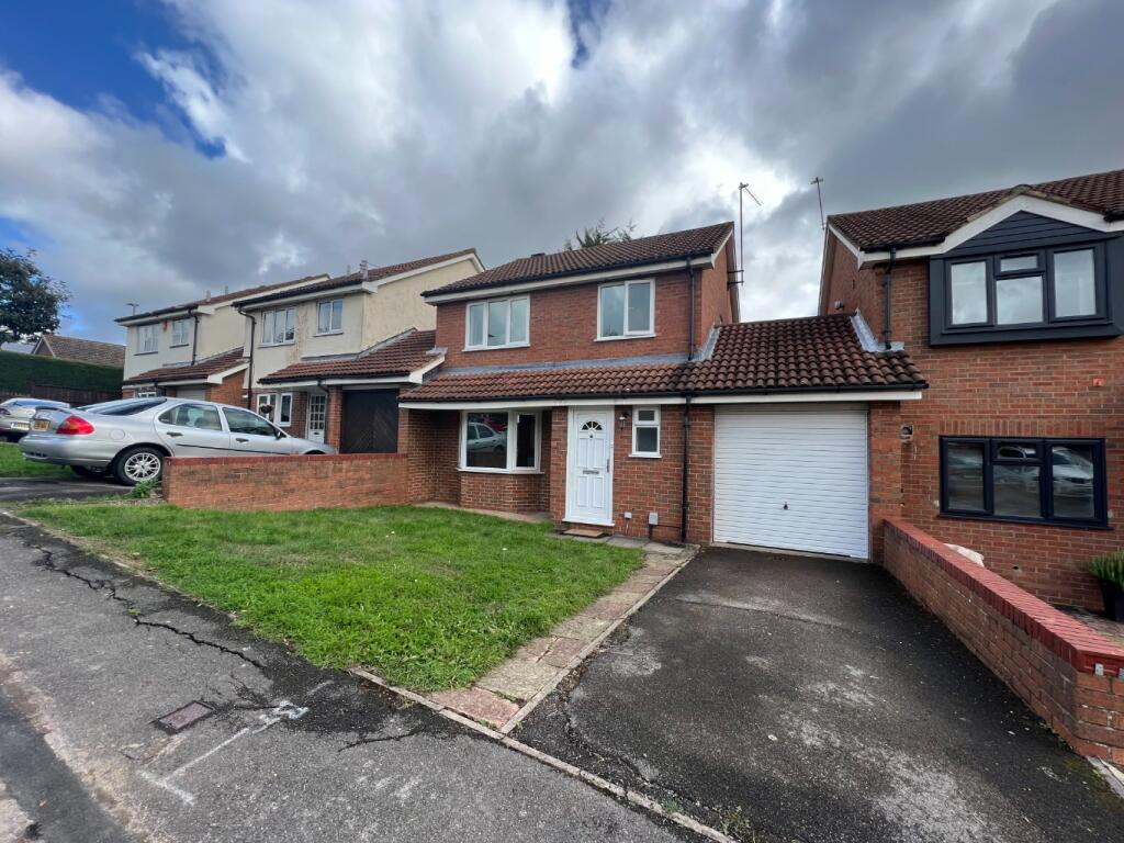 3 bed Link detached for rent in Shinfield. From Martyn Russell Property Services - Reading