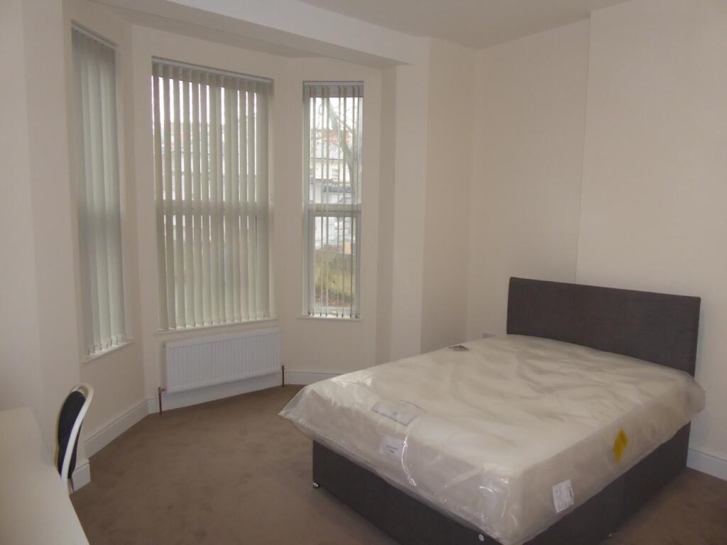 1 bed Detached for rent in Reading. From Martyn Russell Property Services - Reading