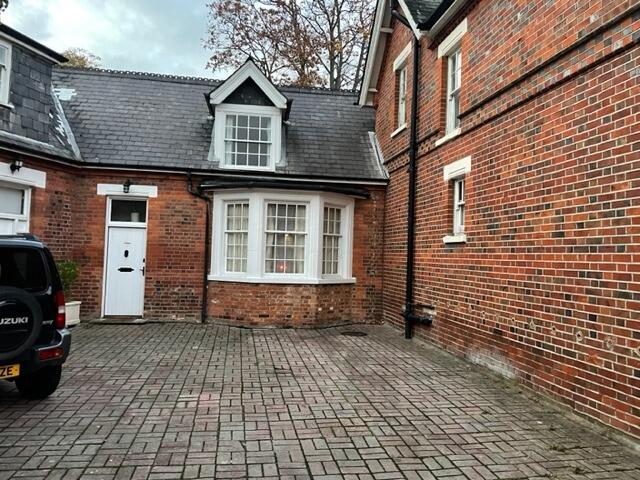 1 bed Cottage for rent in Chazey Heath. From Martyn Russell Property Services - Reading