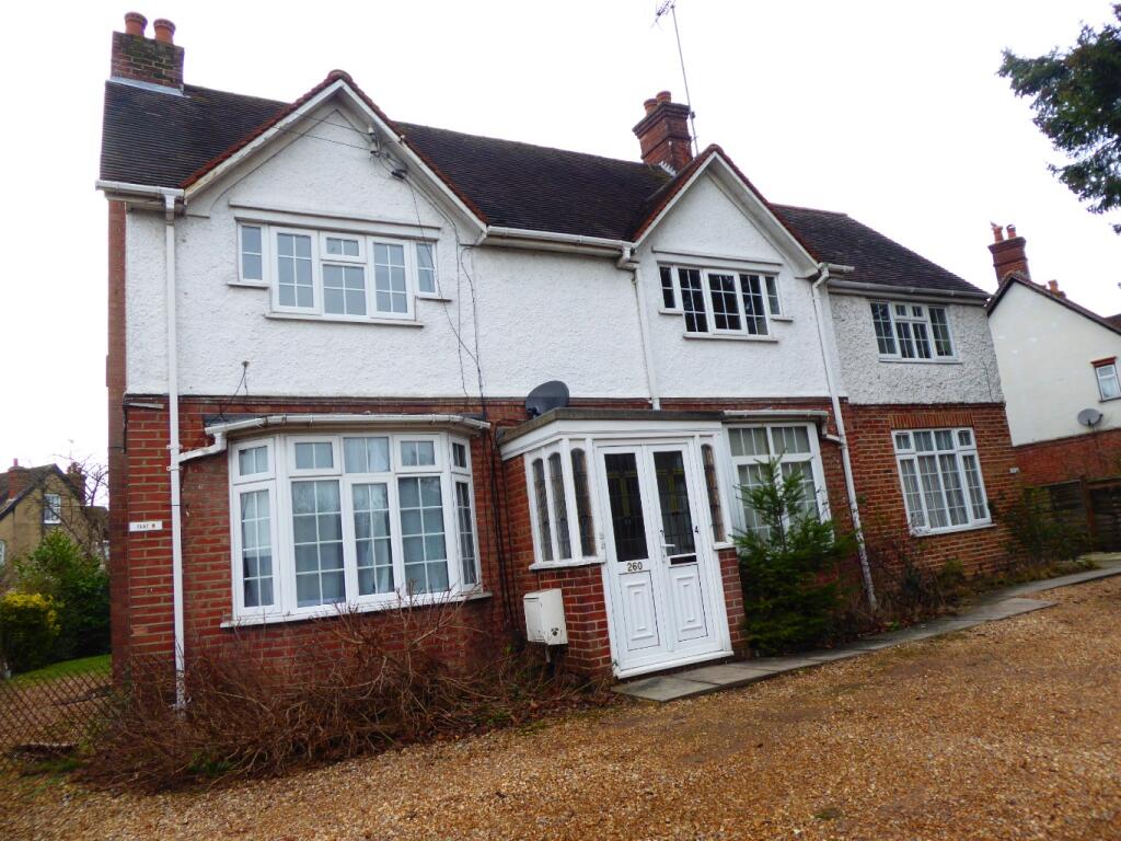 2 bed 1st Floor Flat for rent in Woodley. From Martyn Russell Property Services - Reading