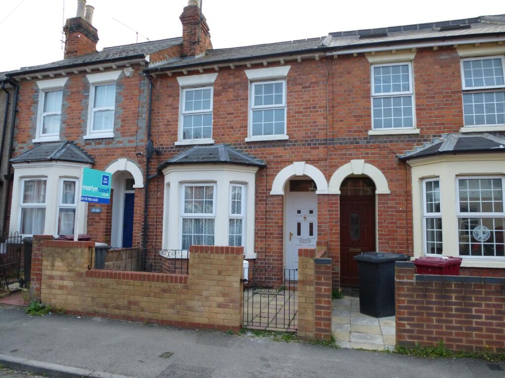 4 bed Mid Terraced House for rent in Reading. From Martyn Russell Property Services - Reading