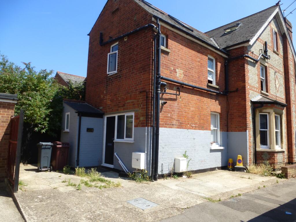 2 bed Apartment for rent in Burghfield. From Martyn Russell Property Services - Reading 2 bed Apartment for rent in Burghfield. From Martyn Russell Property Services - Reading