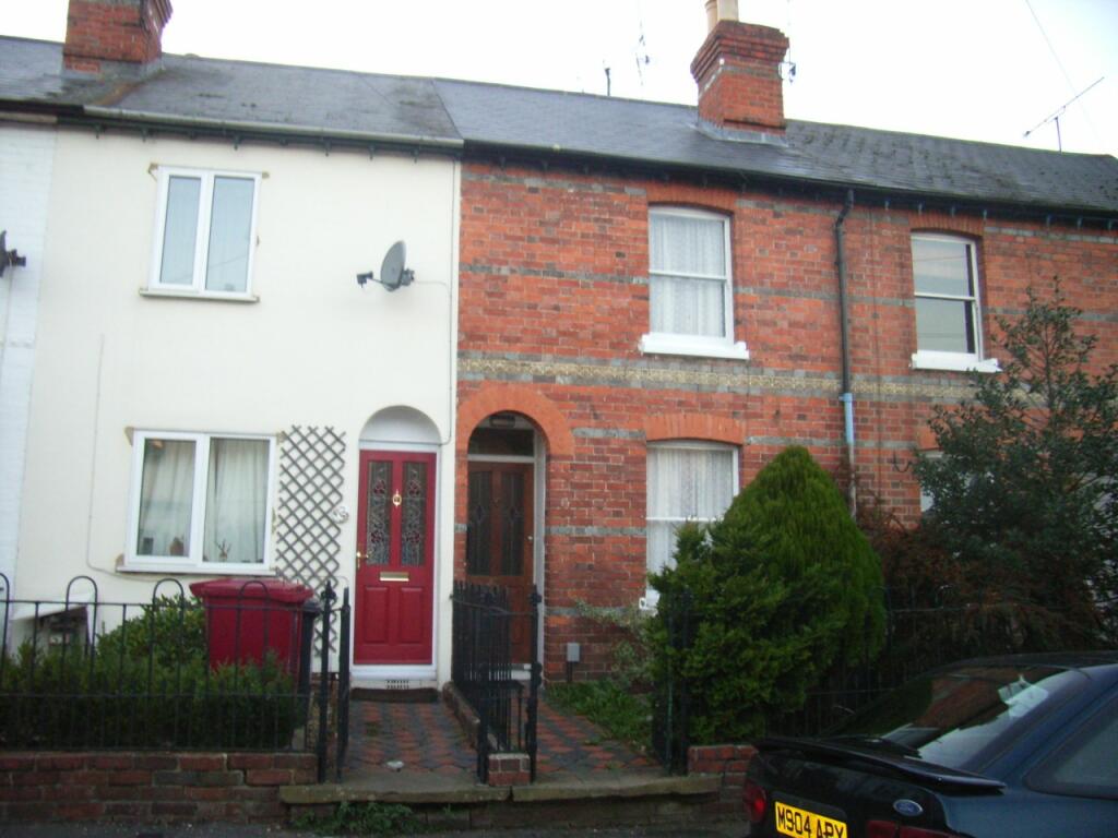 2 bed Mid Terraced House for rent in Reading. From Martyn Russell Property Services - Reading
