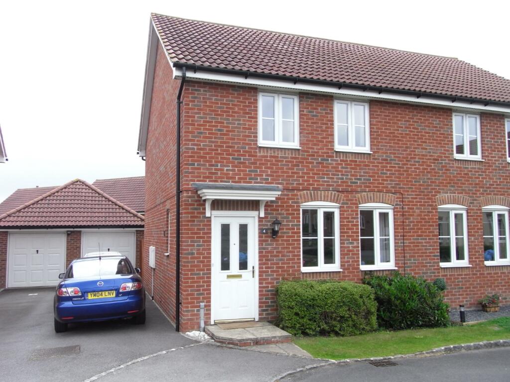 3 bed Semi Detached for rent in Shinfield. From Martyn Russell Property Services - Reading