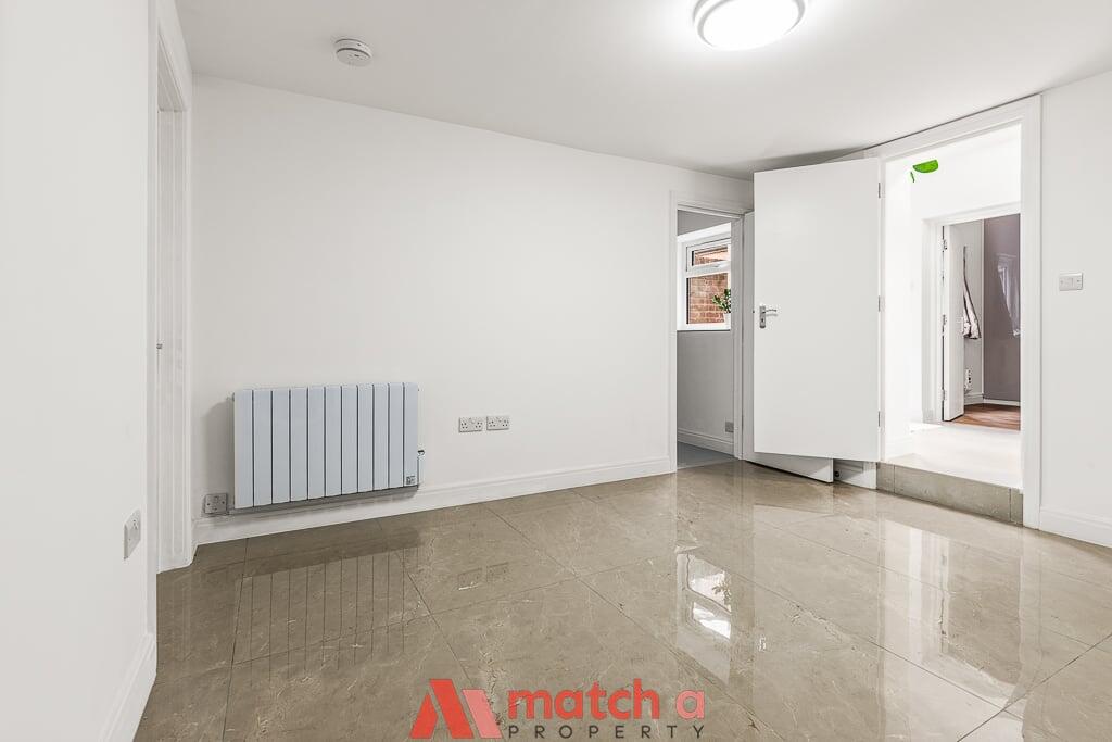 1 bed 1st Floor Flat for rent in London. From matchaproperty