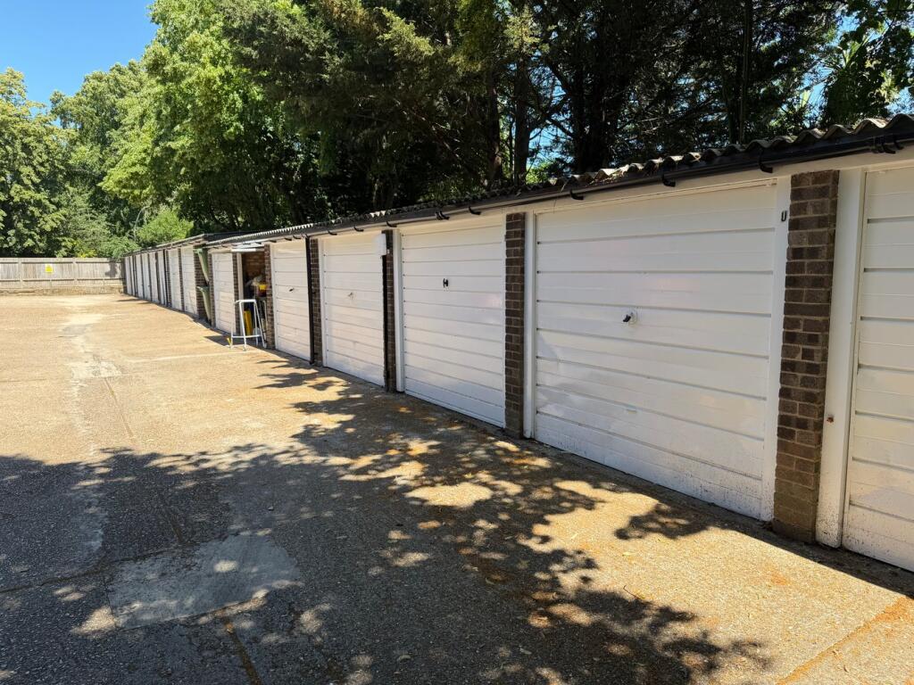 4 bed Garages for rent in London. From matchaproperty