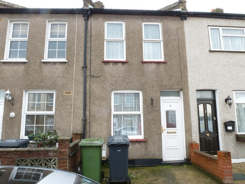 3 bed Mid Terraced House for rent in Crayford. From ubaTaeCJ